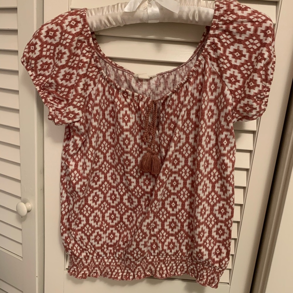 Aeropostale Size S Pink and White Patterned Blouse